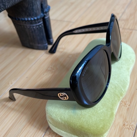 Women Authentic Black Gucci Sunglasses Excellent Condition Hardly Worn - Picture 3 of 11